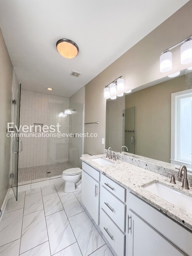 Building Photo - Spacious 3-Bed/3.5 Bath Townhome/ Available Now!