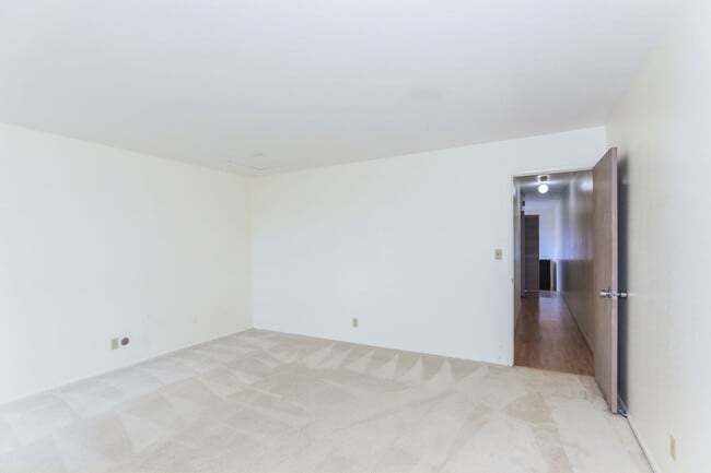 Building Photo - 98-1070-1070 Komo Mai Dr