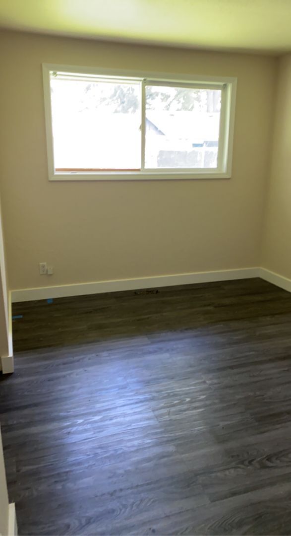 Building Photo - 4 Bedroom, 2 Bathroom House with Large Fenced Backyard, New Vinyl Plank Flooring, Granite Counter...