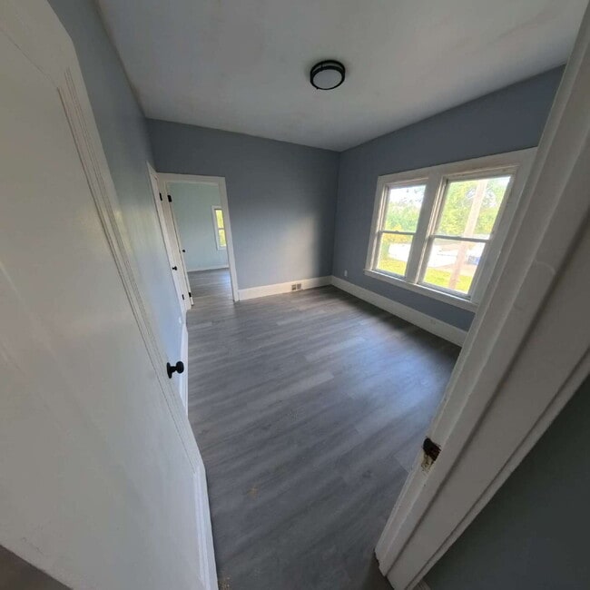 Building Photo - "3-Bedroom Duplex - 1210 Sq Ft of Comfort!"