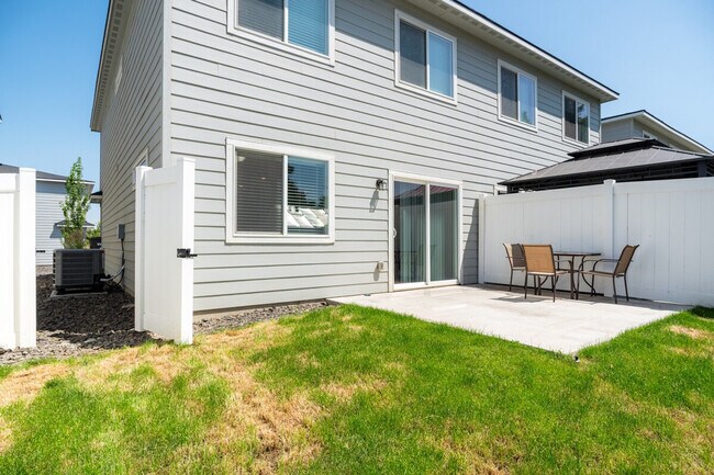 Building Photo - 5706 W 1st Pl