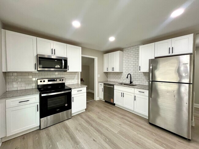 Building Photo - 812 Evening Shade Ln