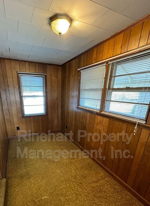 Building Photo - 221 Hutchinson St