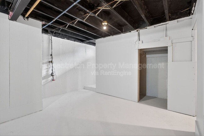 Building Photo - 10201 Gourock Dr