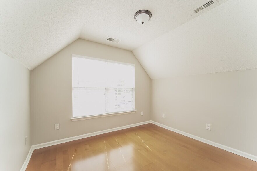 Building Photo - 10512 Katie Creek Ct