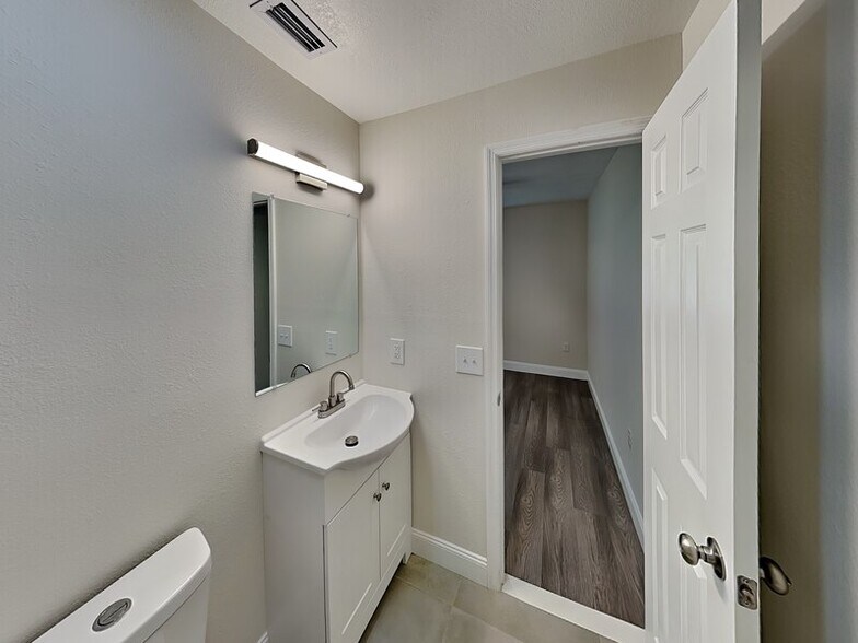 Building Photo - 536 Charles Ct