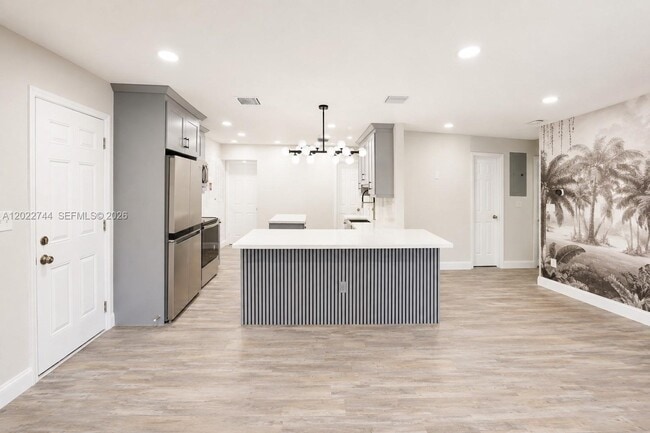 Building Photo - 2573 Conroy Dr