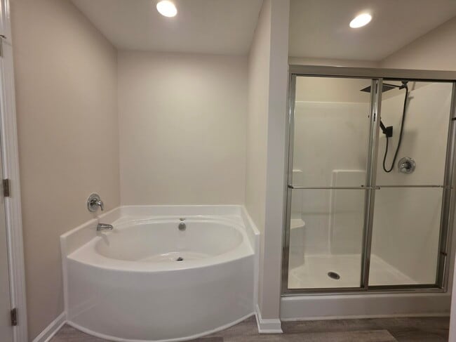 Building Photo - 2969 Old Field Rd