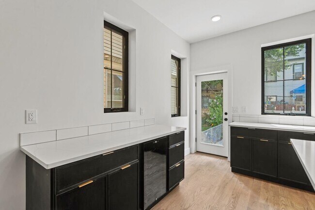 Building Photo - 41 47th St