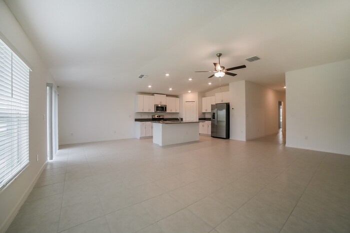 Building Photo - 4206 84th Ct E