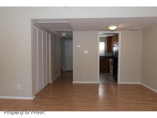 Building Photo - 422 Kirkcaldy Ct