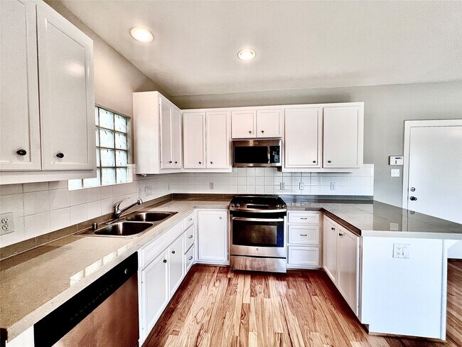 Building Photo - 3731 Main Poplar Dr