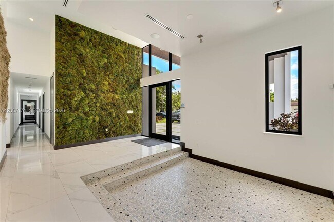 Building Photo - 15315 SW 84th Ave