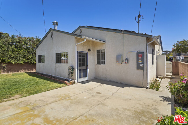 Building Photo - 13219 S Clydepark Ave
