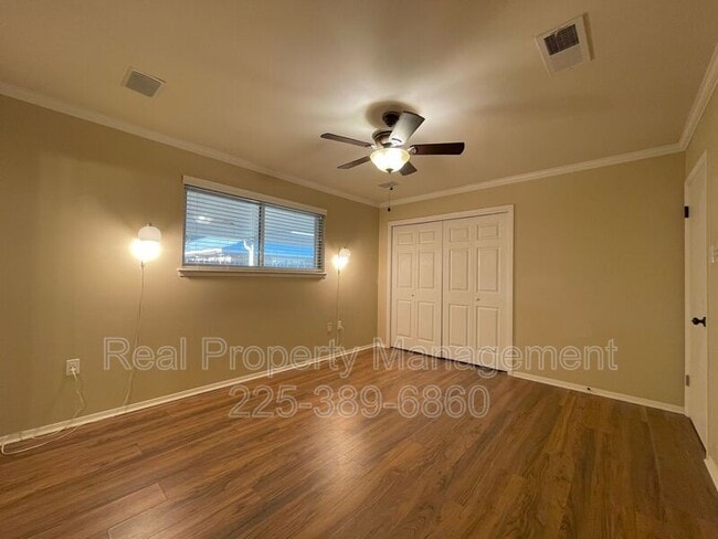 Building Photo - 9536 Bermuda Ave