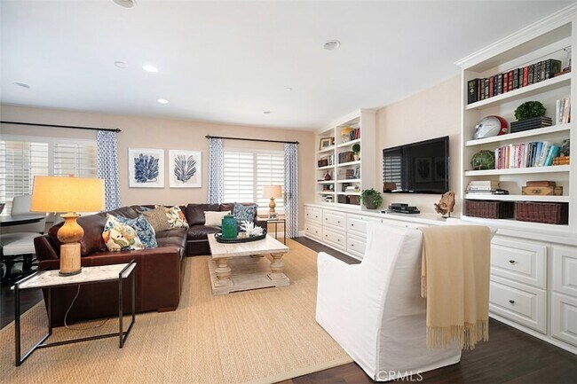 Building Photo - 27 Via Monarca St