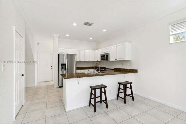 Building Photo - 7423 NW 70th Ave