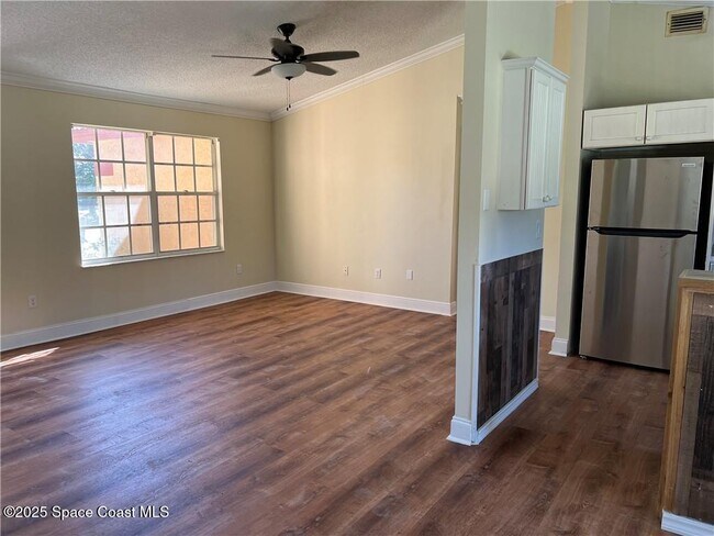 Building Photo - 1300 Eldron Blvd SE