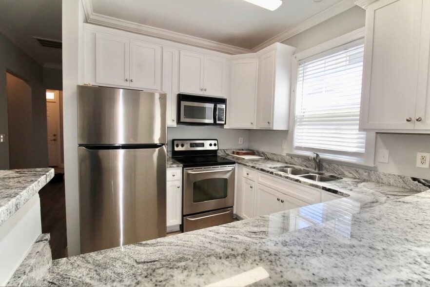 Building Photo - 228 Shady Grove Ln