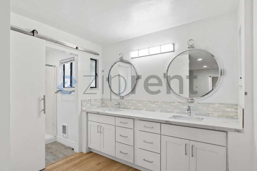 Building Photo - Unit 27