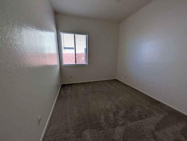 Building Photo - 4 bedroom 2 Bathroom Cooper Commons Home