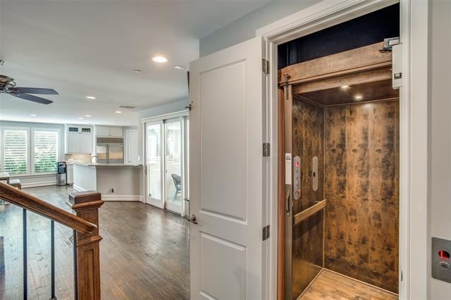 Building Photo - 4532 Normandy Ave