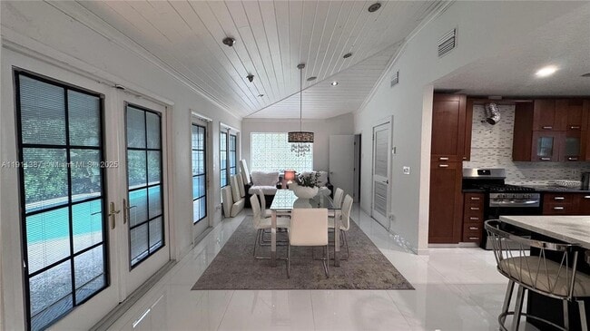 Building Photo - 1332 Van Buren St