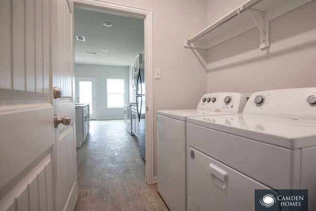 Building Photo - 2752 William St