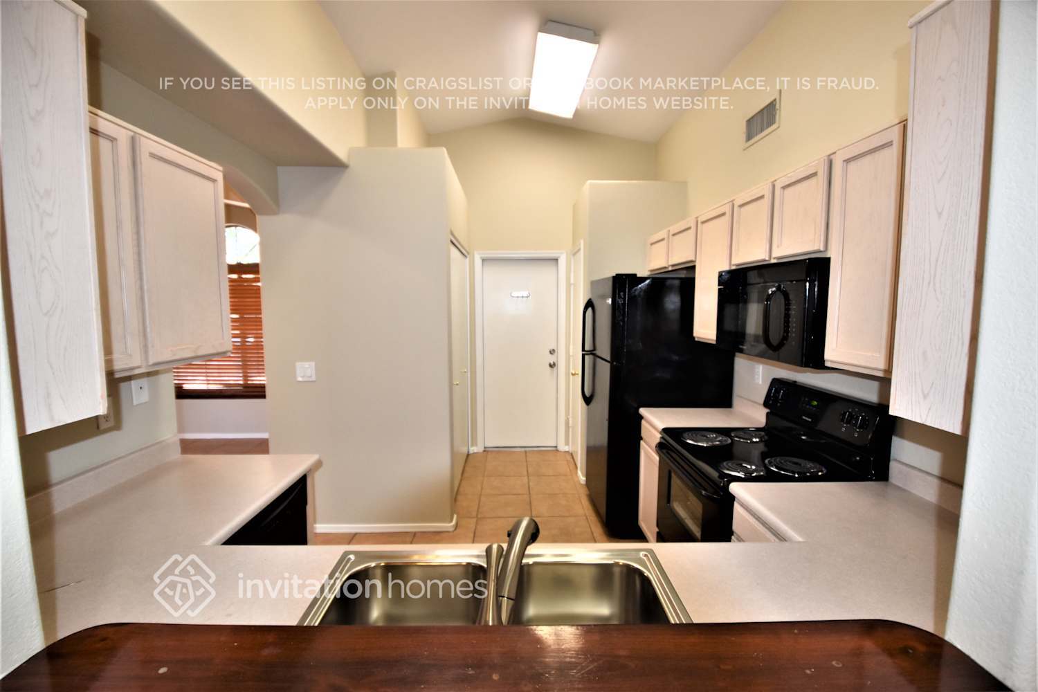 Building Photo - 13147 W Saguaro Ln