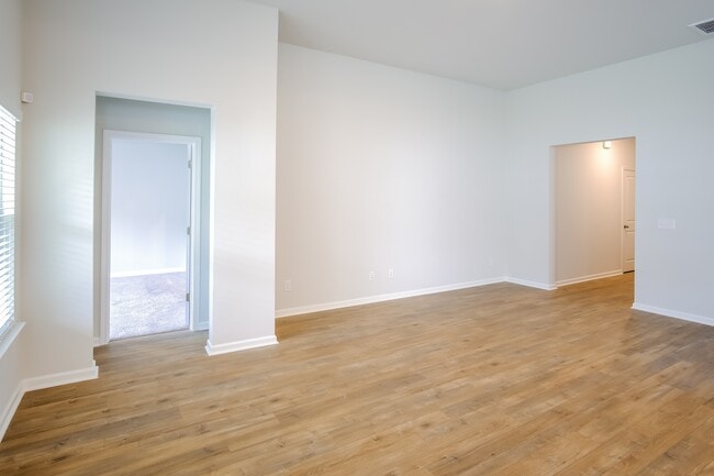 Building Photo - 452 Craigflower Ct