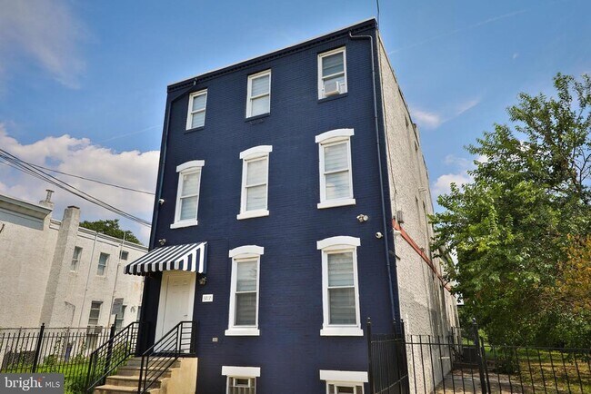 Building Photo - 3717 Frankford Ave