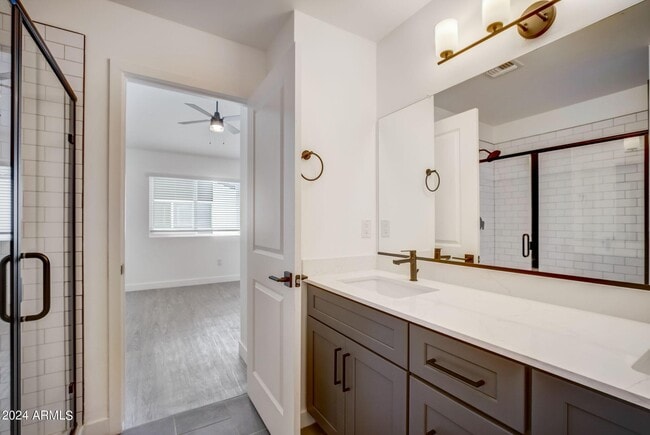 Building Photo - 3725 E Earll Dr