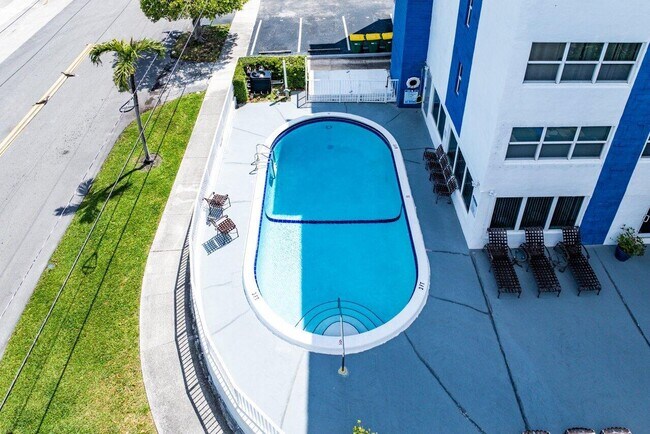 Building Photo - 550 Bayshore Dr