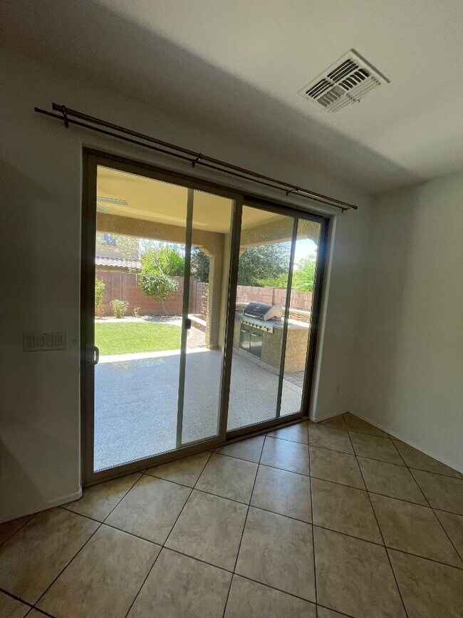 Building Photo - 4425 E Muriel Dr