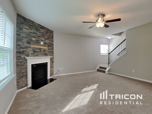 Building Photo - 151 N Great White Way