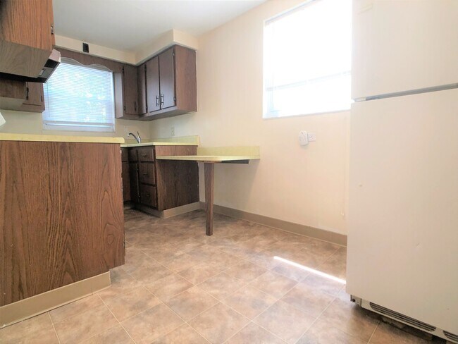 Building Photo - 1851 Capital Ave