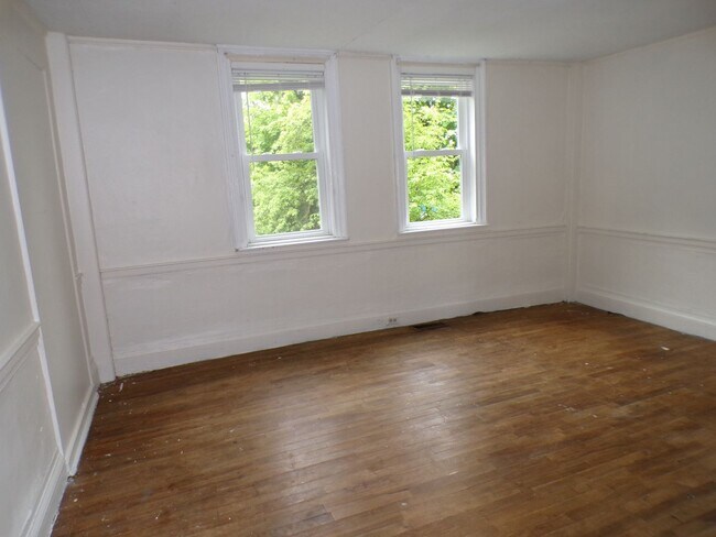 Building Photo - 74 N Main Ave