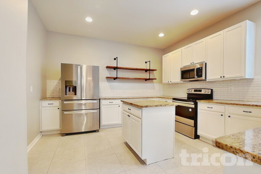Building Photo - 9247 Wellstone Dr