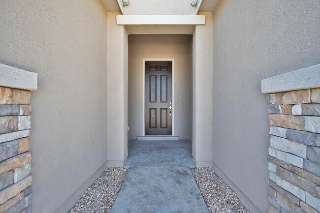 Building Photo - 729 C. Escondida