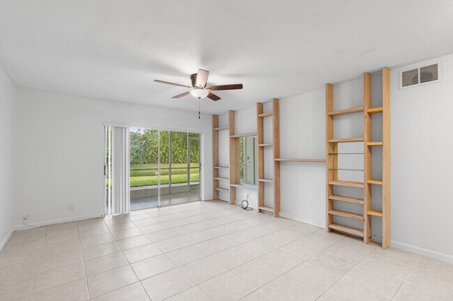 Building Photo - 10693 N Military Trl