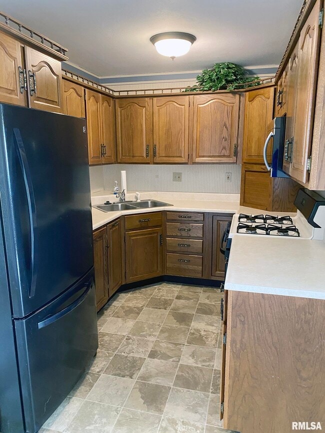 Building Photo - 1829 W Daytona Dr