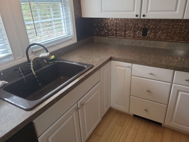 Building Photo - 5 Dupaw Gould Rd