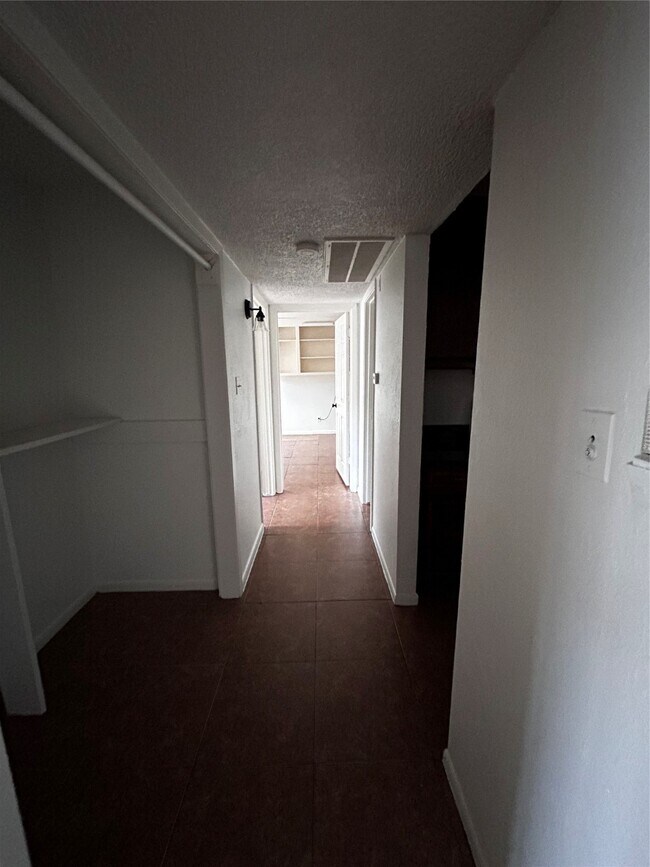 Building Photo - 10110 Forum W Dr