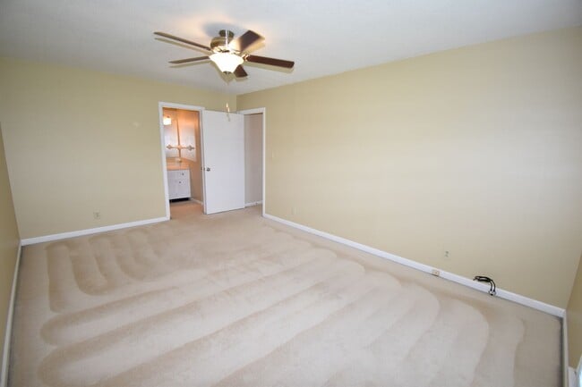 Building Photo - 3049 Westchester Dr