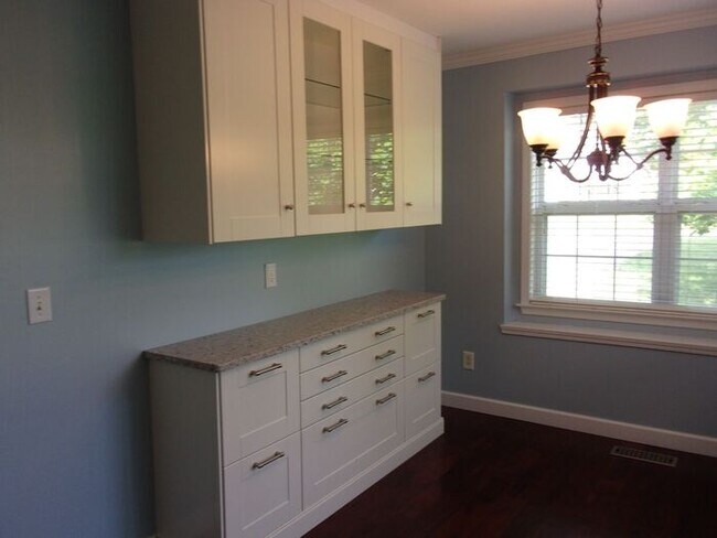 Building Photo - 3 Bedroom 2 Bath Home on over 1 Acre in Yo...