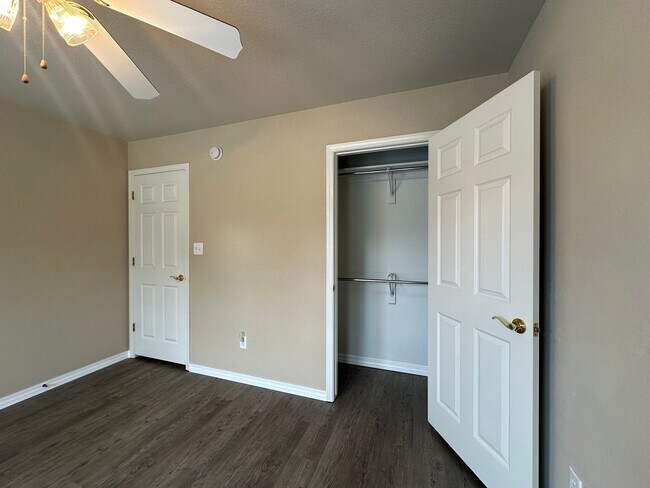 Building Photo - Beautiful Move In Ready 3 Bed 2 Bath for R...