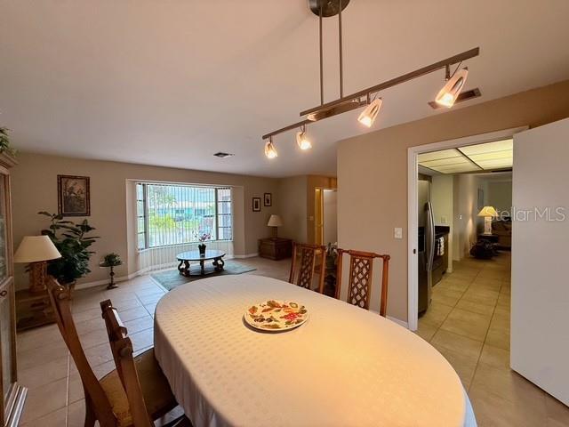 Building Photo - 2460 W Marion Ave