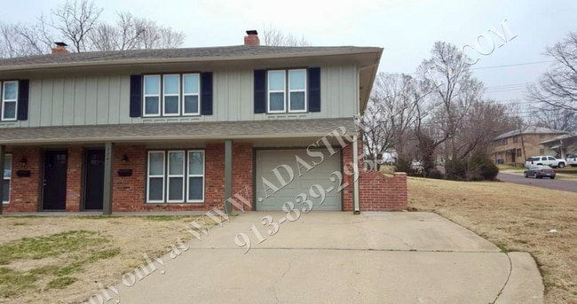 Primary Photo - Remodeled 3 Bed 1 Bath Duplex in Overland ...