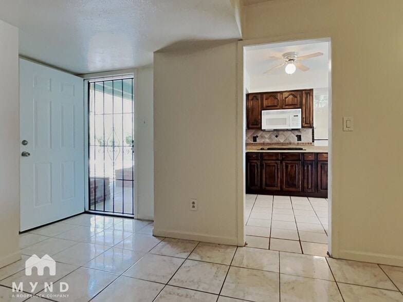 Building Photo - 4520 N 53rd Ave