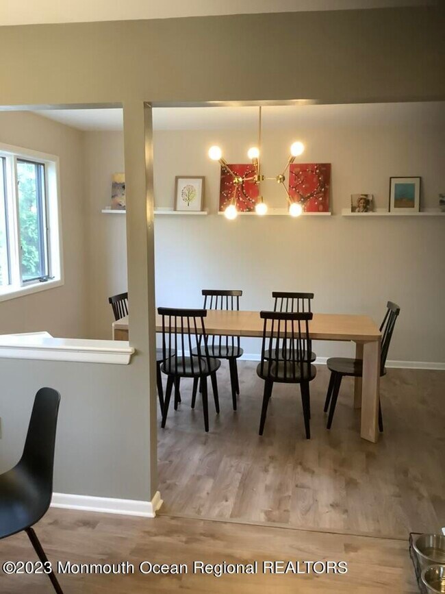 Building Photo - 13 Lawrence Dr